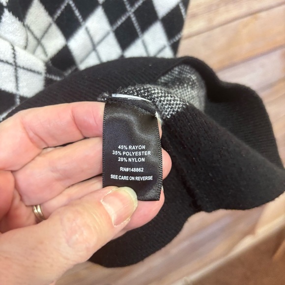 Torrid Black White Argyle Patterned Sweater Vneck Size 4X - Picture 4 of 7